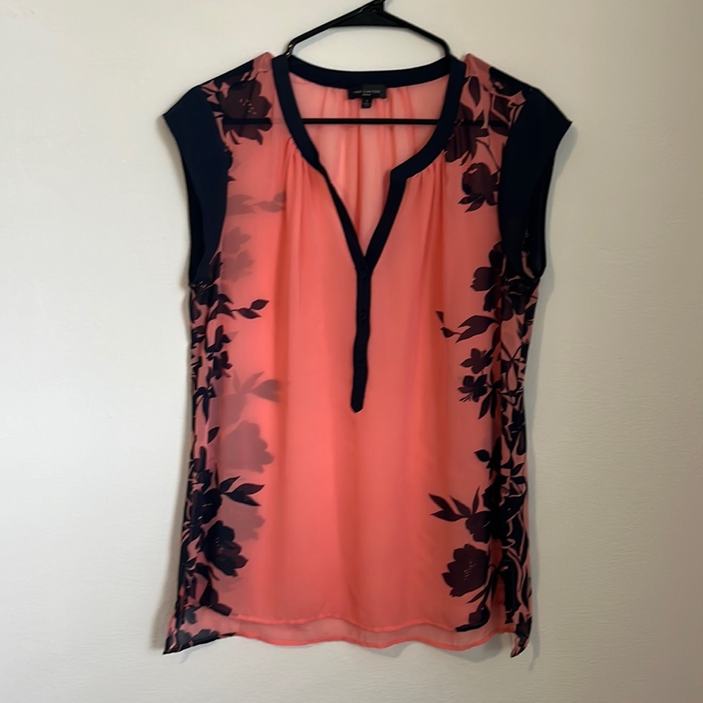 The limited sz Lg navy and pink blouse floral design